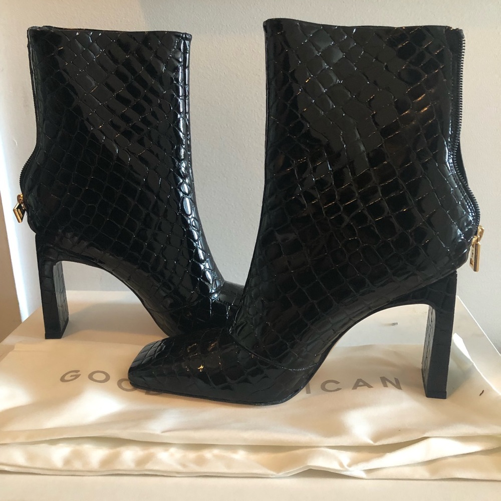 Good American booties. Size 8 1/2. Never worn.